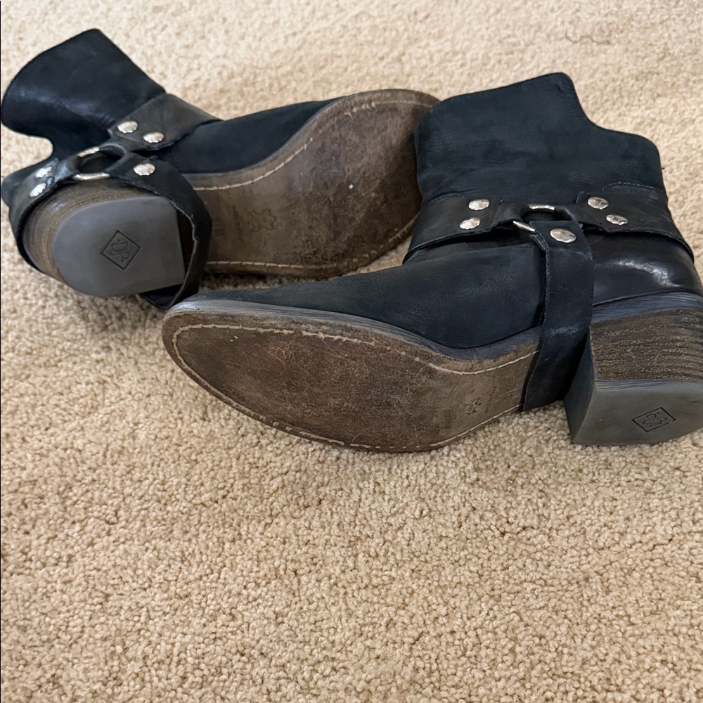 Donald Pilner Black Leather Ankle Boots - Picture 5 of 6